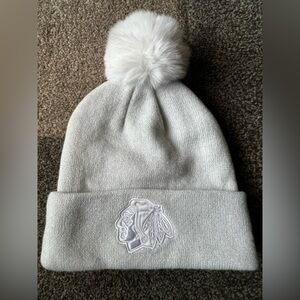 NHL Chicago Blackhawks WINTER LIGHTS Women’s Hat Beanie White/Silver